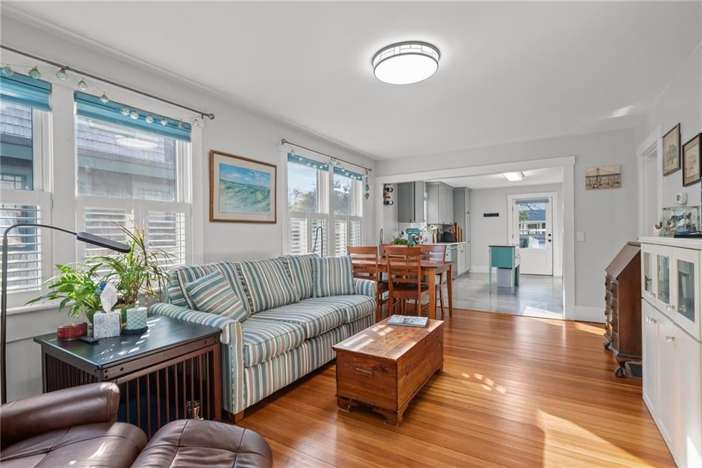 Jamestown, Rhode Island, 02835, United States, 6 Bedrooms Bedrooms, ,4 BathroomsBathrooms,Residential,Active,1987266