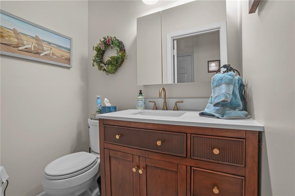 Portsmouth, Rhode Island, 02871, United States, 4 Bedrooms Bedrooms, ,3 BathroomsBathrooms,Residential,Active,1904703