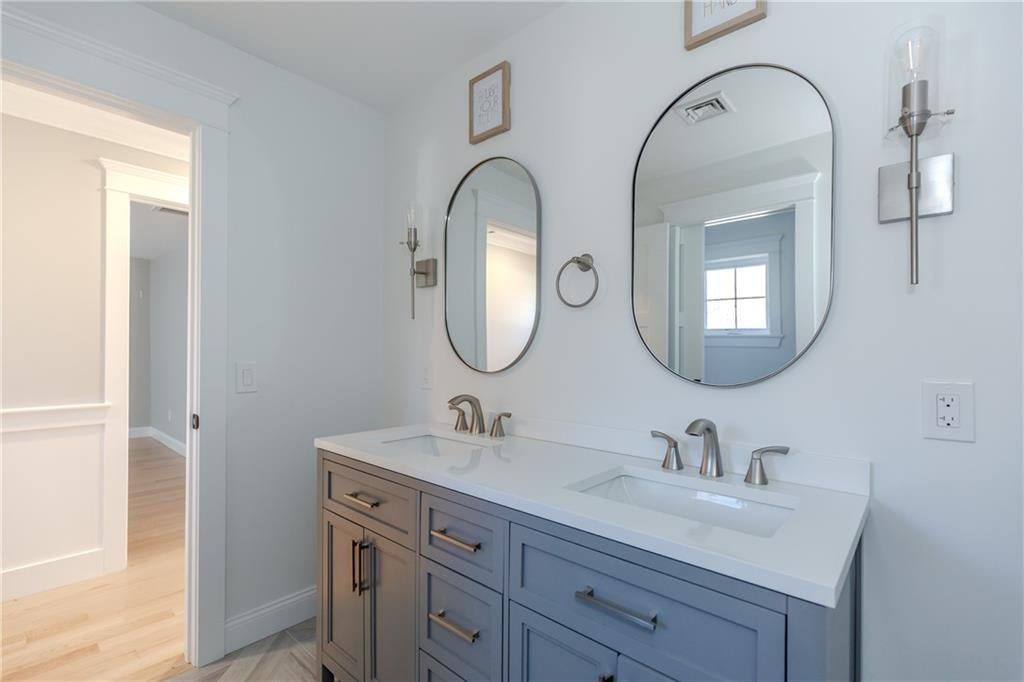 Cranston, Rhode Island, 02921, United States, 3 Bedrooms Bedrooms, ,4 BathroomsBathrooms,Residential,Active,2011445