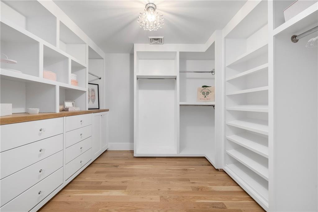 East Greenwich, Rhode Island, 02818, United States, 5 Bedrooms Bedrooms, ,4 BathroomsBathrooms,Residential,Active,1993976