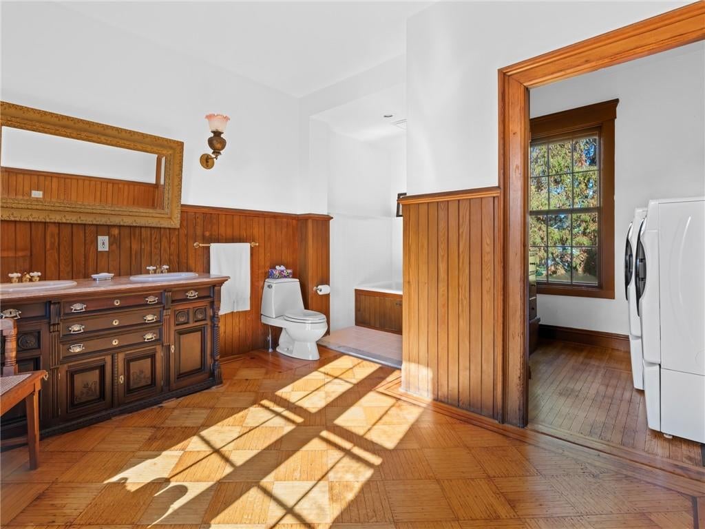 Warwick, Rhode Island, 02818, United States, 5 Bedrooms Bedrooms, ,4 BathroomsBathrooms,Residential,Active,2006818