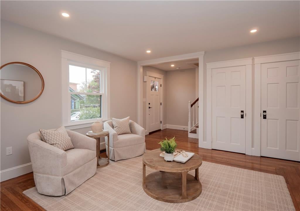 Newport, Rhode Island, 02840, United States, 4 Bedrooms Bedrooms, ,4 BathroomsBathrooms,Residential,Active,1973265