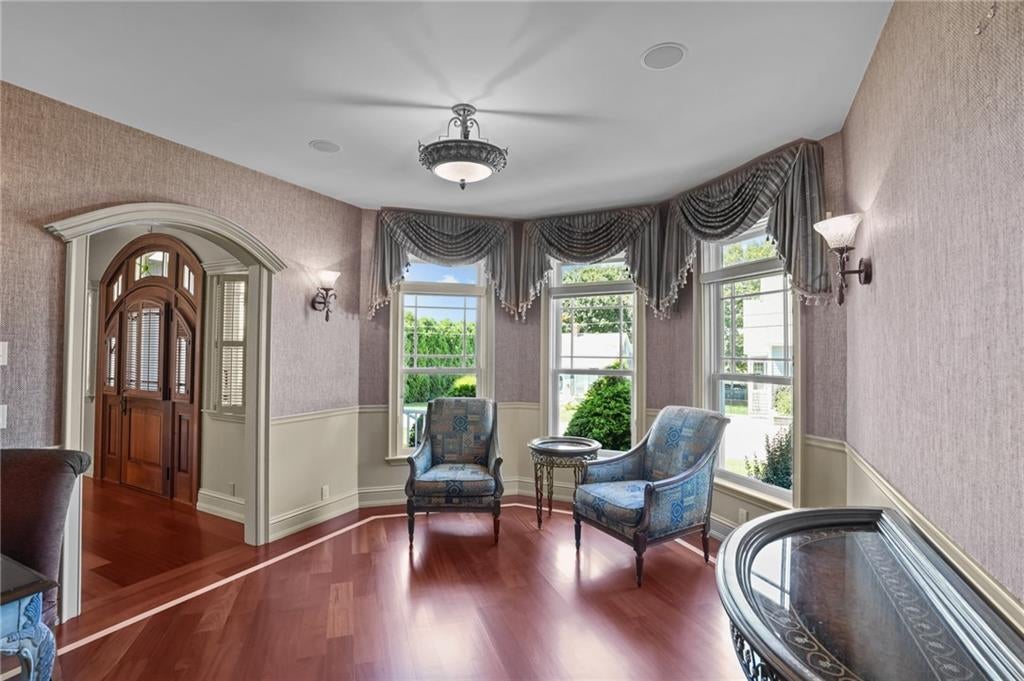 Narragansett, Rhode Island, 02882, United States, 4 Bedrooms Bedrooms, ,4 BathroomsBathrooms,Residential,Active,1929419