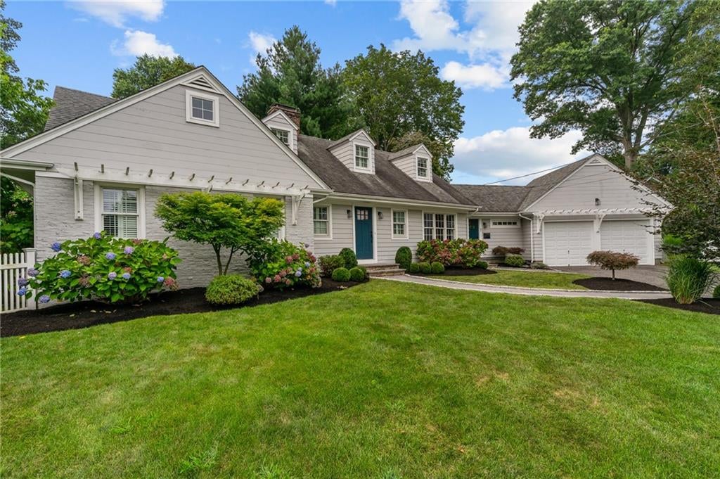 Barrington, Rhode Island, 02806, United States, 4 Bedrooms Bedrooms, ,4 BathroomsBathrooms,Residential,Active,1942364