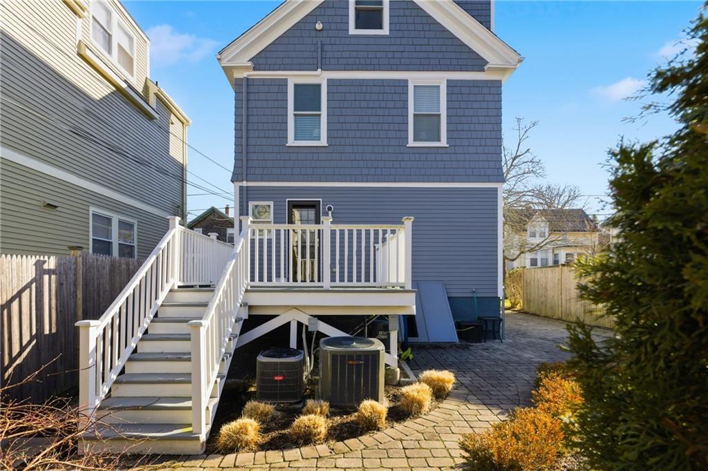 Newport, Rhode Island, 02840, United States, 4 Bedrooms Bedrooms, ,4 BathroomsBathrooms,Residential,Active,2007171