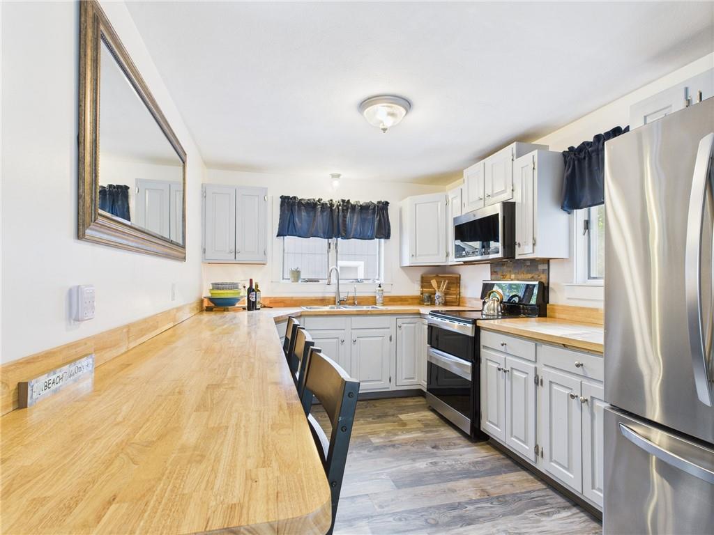 Narragansett, Rhode Island, 02882, United States, 4 Bedrooms Bedrooms, ,3 BathroomsBathrooms,Residential,Active,1862887
