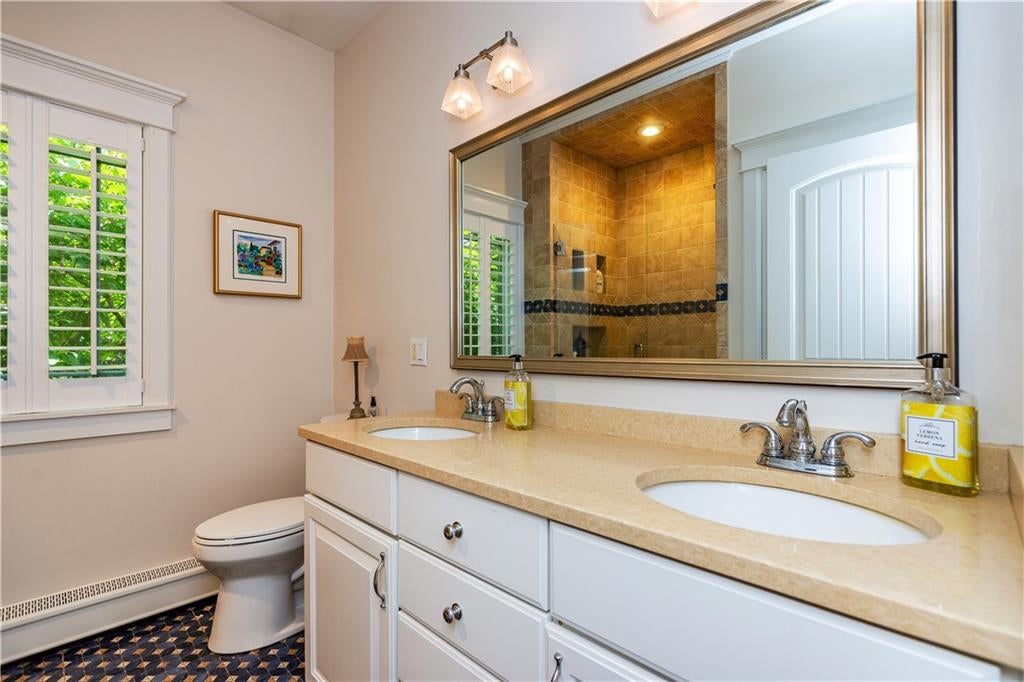 Smithfield, Rhode Island, 02917, United States, 4 Bedrooms Bedrooms, ,3 BathroomsBathrooms,Residential,Active,1929673
