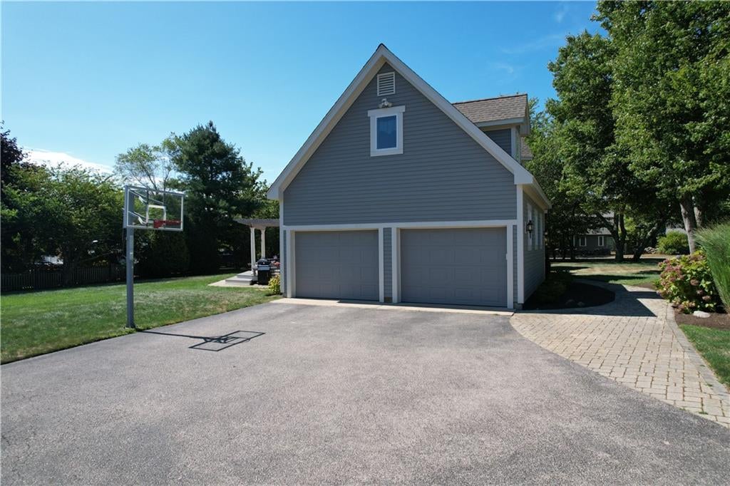 South Kingstown, Rhode Island, 02879, United States, 3 Bedrooms Bedrooms, ,3 BathroomsBathrooms,Residential,Pending,1920270