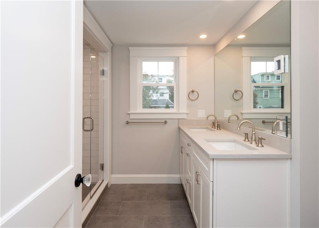 Newport, Rhode Island, 02840, United States, 4 Bedrooms Bedrooms, ,4 BathroomsBathrooms,Residential,Active,1973265