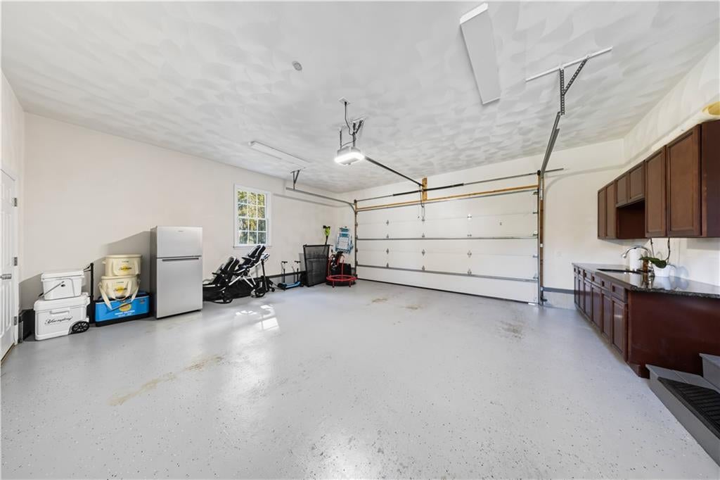 Smithfield, Rhode Island, 02917, United States, 3 Bedrooms Bedrooms, ,2 BathroomsBathrooms,Residential,Active,1954415