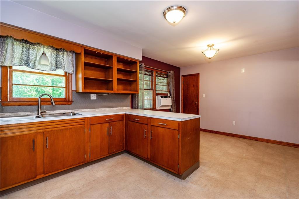 Jamestown, Rhode Island, 02835, United States, 3 Bedrooms Bedrooms, ,1 BathroomBathrooms,Residential,Pending,1834481