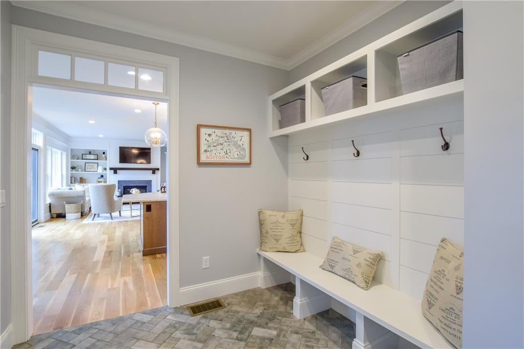 Cranston, Rhode Island, 02920, United States, ,3 BathroomsBathrooms,Residential,Active,1703342