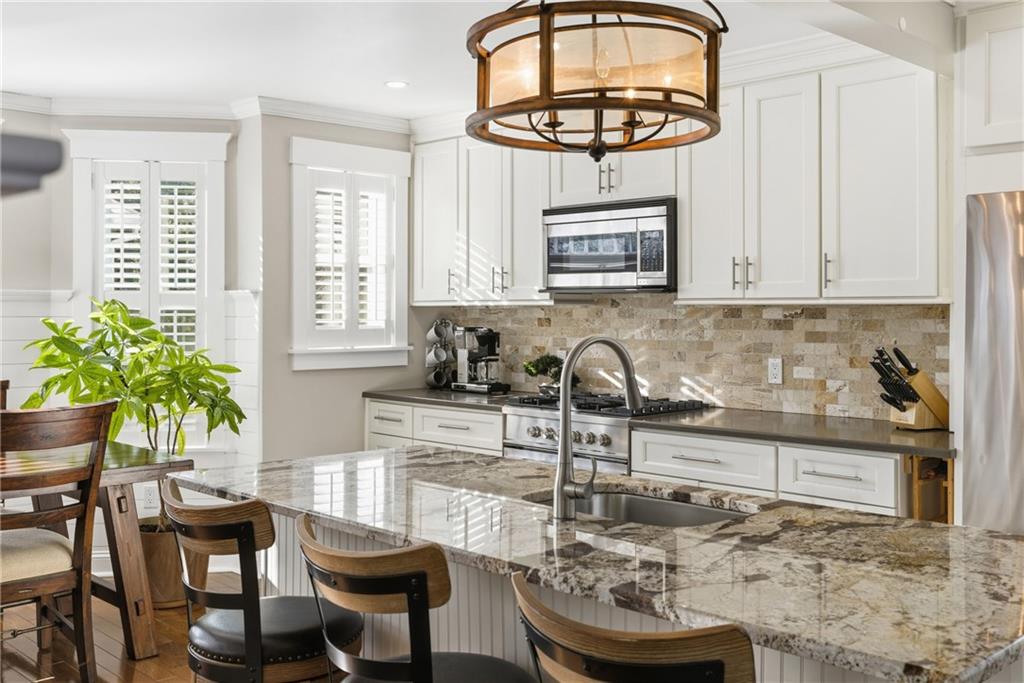 Newport, Rhode Island, 02840, United States, 4 Bedrooms Bedrooms, ,4 BathroomsBathrooms,Residential,Active,2007171