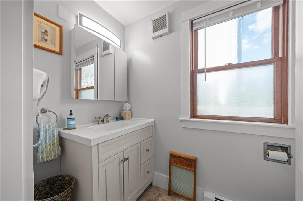 Jamestown, Rhode Island, 02835, United States, 6 Bedrooms Bedrooms, ,4 BathroomsBathrooms,Residential,Active,1987266