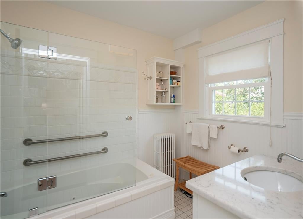 Newport, Rhode Island, 02840, United States, 4 Bedrooms Bedrooms, ,5 BathroomsBathrooms,Residential,Active,1893238