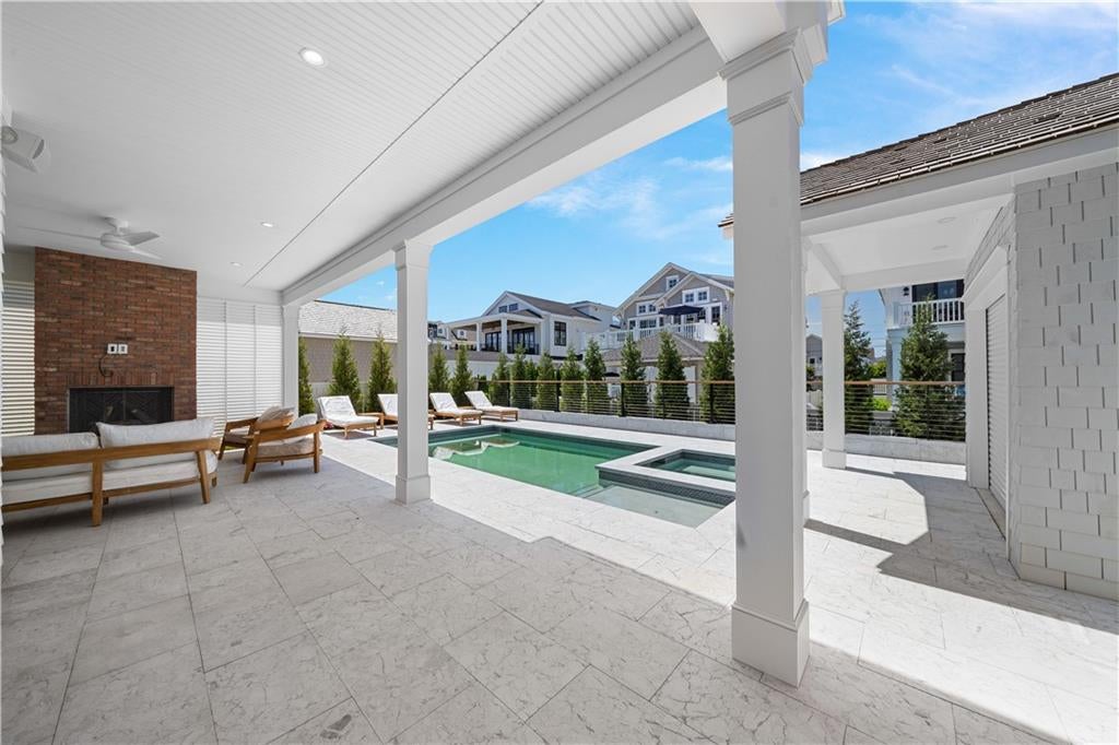 Narragansett, Rhode Island, 02882, United States, 4 Bedrooms Bedrooms, ,5 BathroomsBathrooms,Residential,Active,2006796