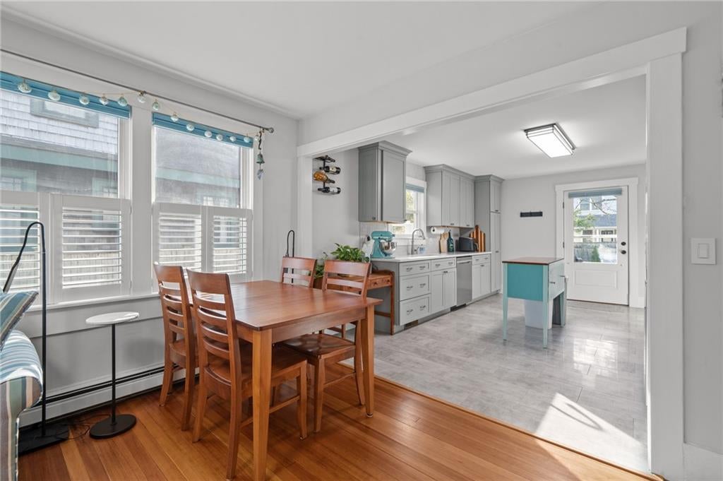 Jamestown, Rhode Island, 02835, United States, 6 Bedrooms Bedrooms, ,4 BathroomsBathrooms,Residential,Active,1987266