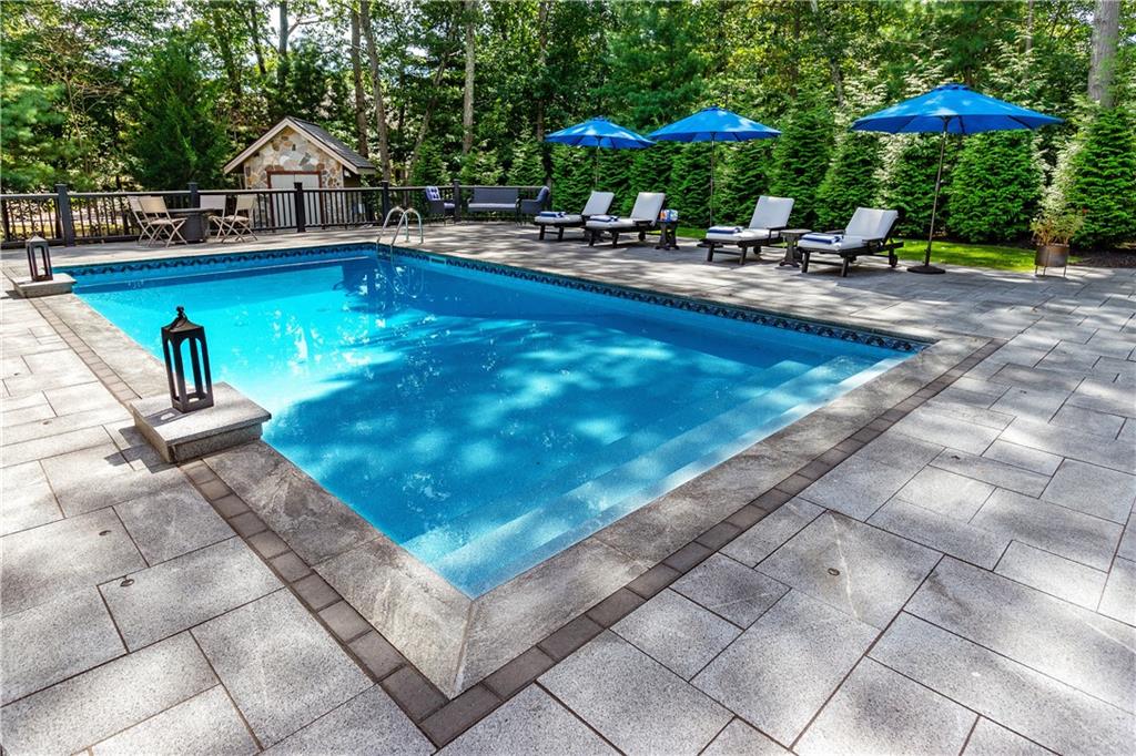 Smithfield, Rhode Island, 02917, United States, 4 Bedrooms Bedrooms, ,3 BathroomsBathrooms,Residential,Active,1929673