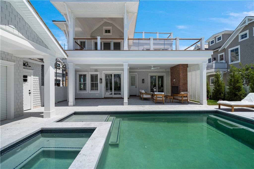 Narragansett, Rhode Island, 02882, United States, 4 Bedrooms Bedrooms, ,5 BathroomsBathrooms,Residential,Active,1997878