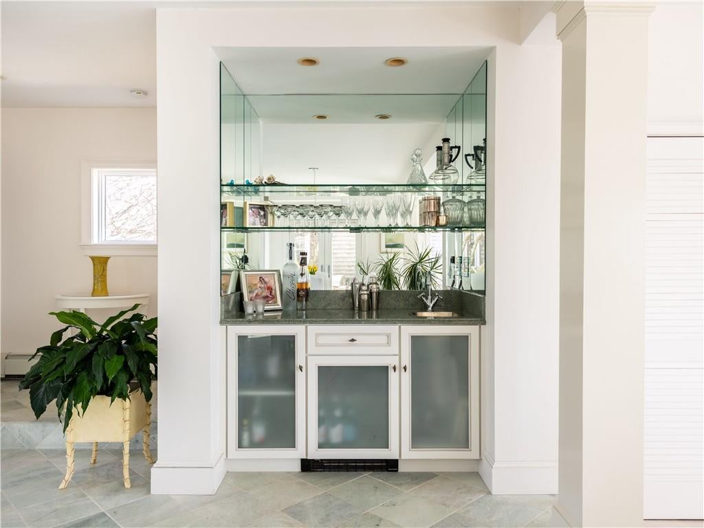 Newport, Rhode Island, 02840, United States, ,3 BathroomsBathrooms,Residential,Active,1790147