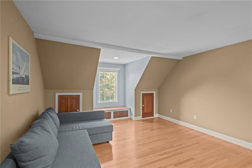 Portsmouth, Rhode Island, 02871, United States, 5 Bedrooms Bedrooms, ,3 BathroomsBathrooms,Residential,Active,1927643