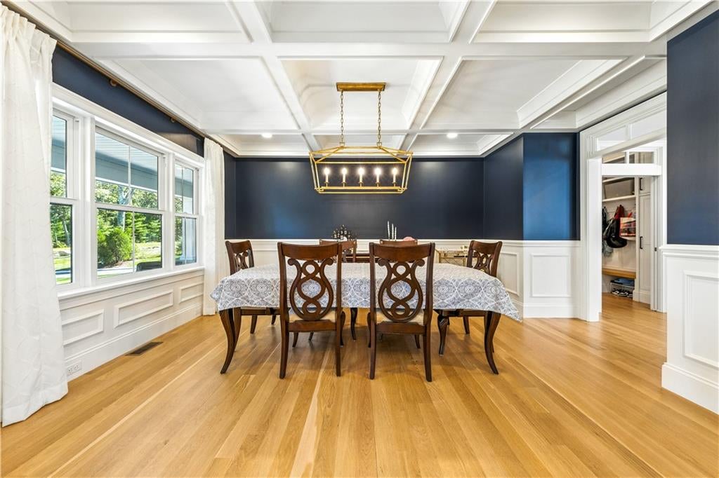 Smithfield, Rhode Island, 02917, United States, 4 Bedrooms Bedrooms, ,7 BathroomsBathrooms,Residential,Active,1944274