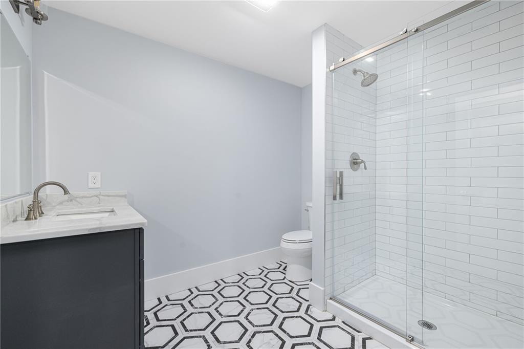 East Greenwich, Rhode Island, 02818, United States, 5 Bedrooms Bedrooms, ,4 BathroomsBathrooms,Residential,Active,1993976