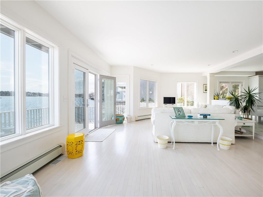 Newport, Rhode Island, 02840, United States, ,3 BathroomsBathrooms,Residential,Active,1790147