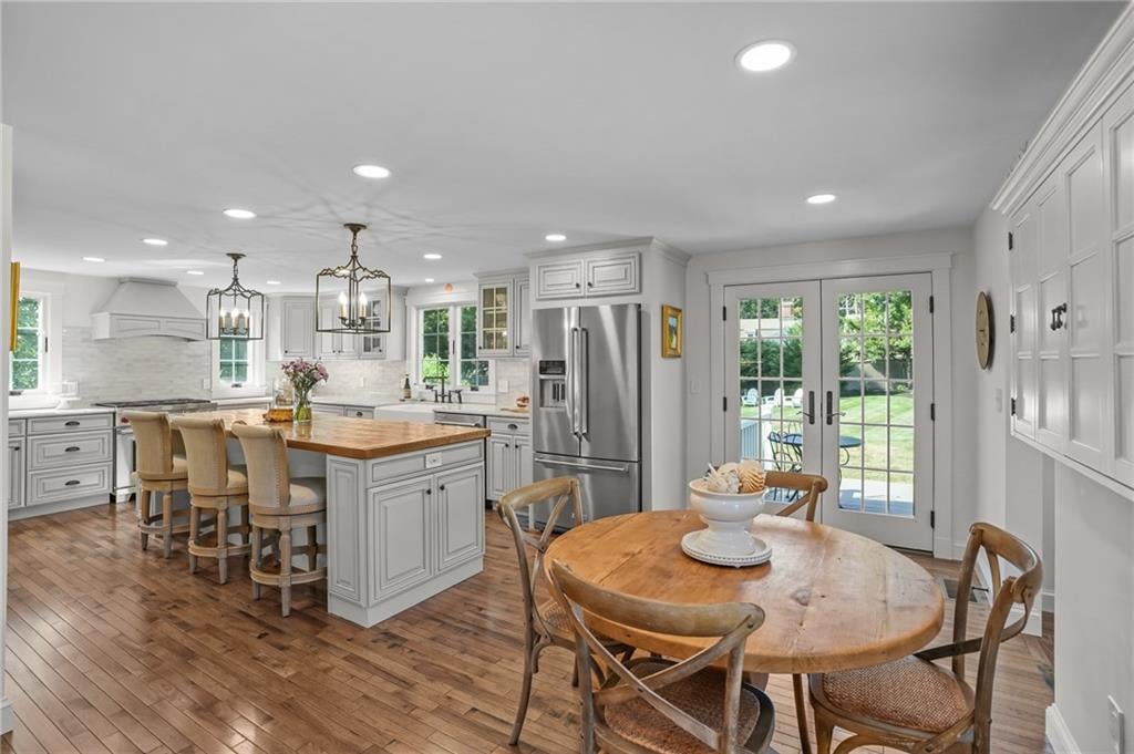 East Greenwich, Rhode Island, 02818, United States, 3 Bedrooms Bedrooms, ,3 BathroomsBathrooms,Residential,Active,1900189