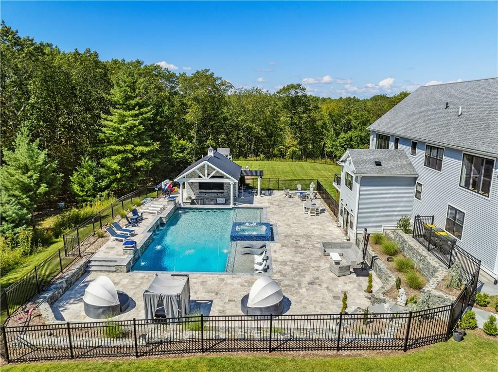 Smithfield, Rhode Island, 02917, United States, 4 Bedrooms Bedrooms, ,7 BathroomsBathrooms,Residential,Active,1944274