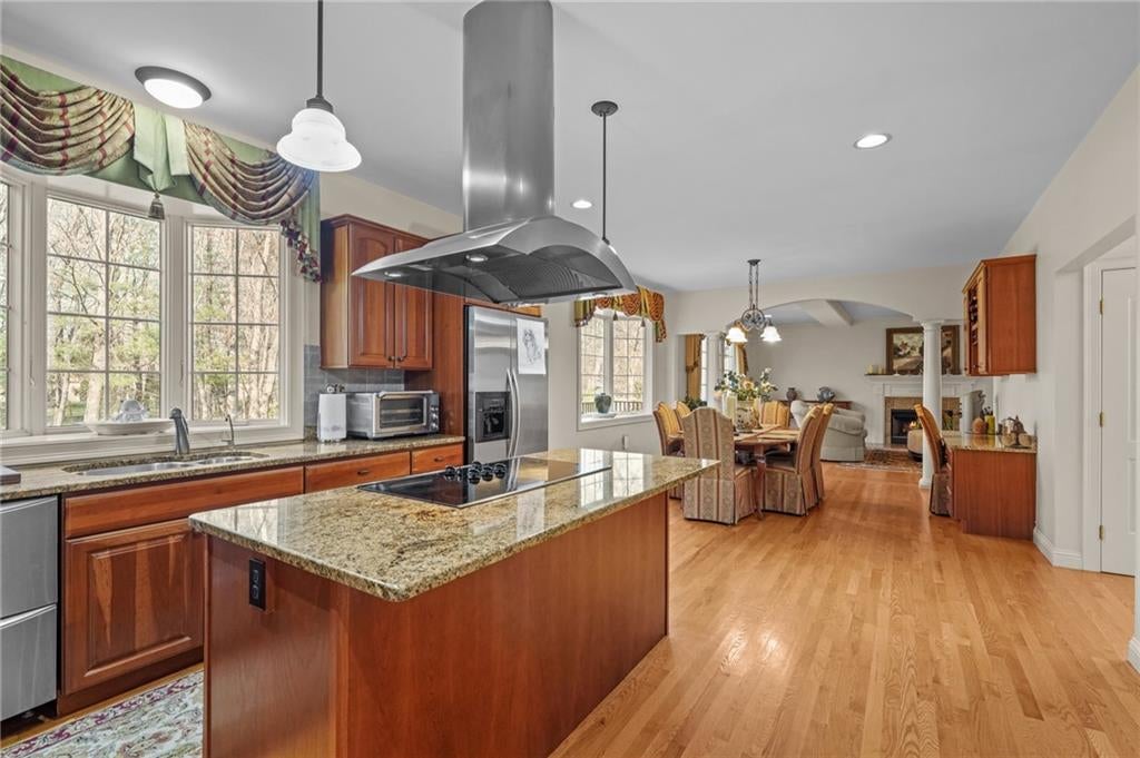 East Greenwich, Rhode Island, 02818, United States, ,4 BathroomsBathrooms,Residential,Active,1791211