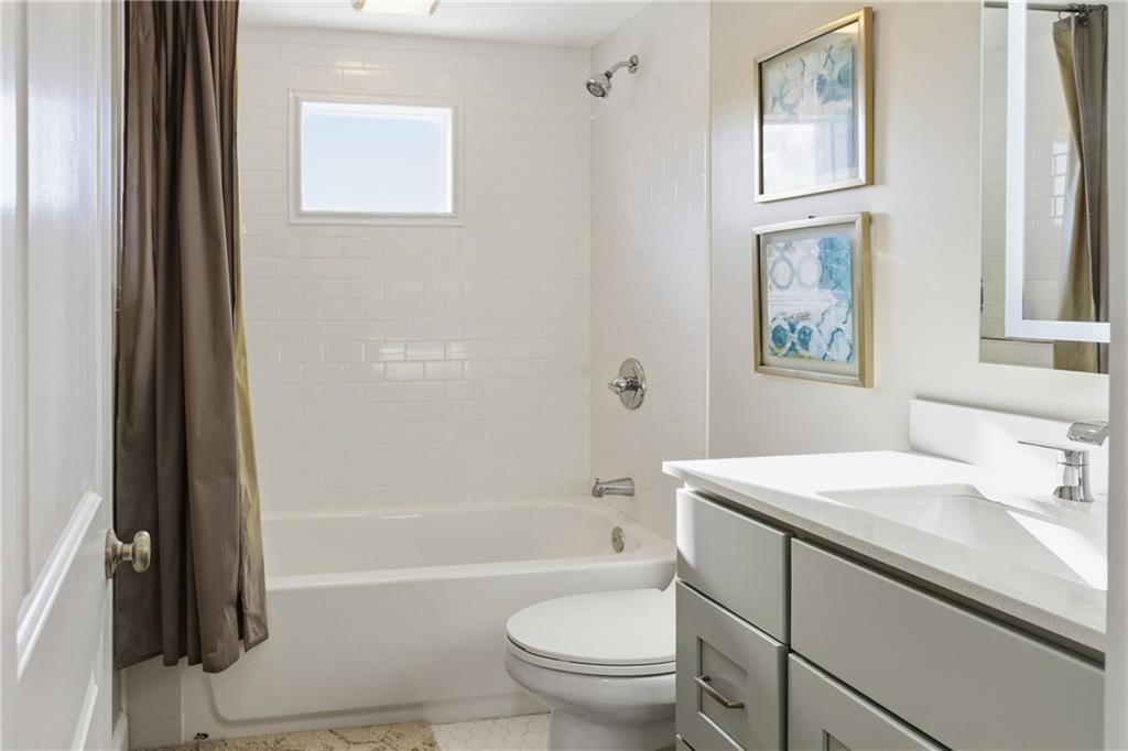 Newport, Rhode Island, 02840, United States, 4 Bedrooms Bedrooms, ,4 BathroomsBathrooms,Residential,Active,2007171