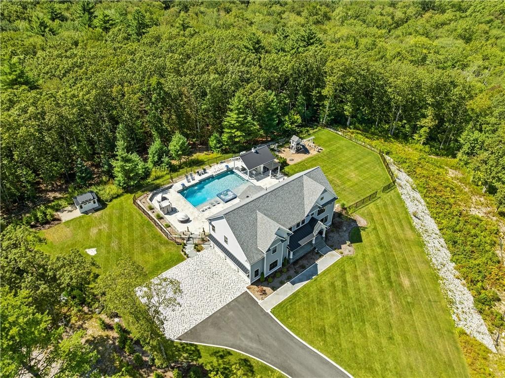 Smithfield, Rhode Island, 02917, United States, 4 Bedrooms Bedrooms, ,7 BathroomsBathrooms,Residential,Active,1944274