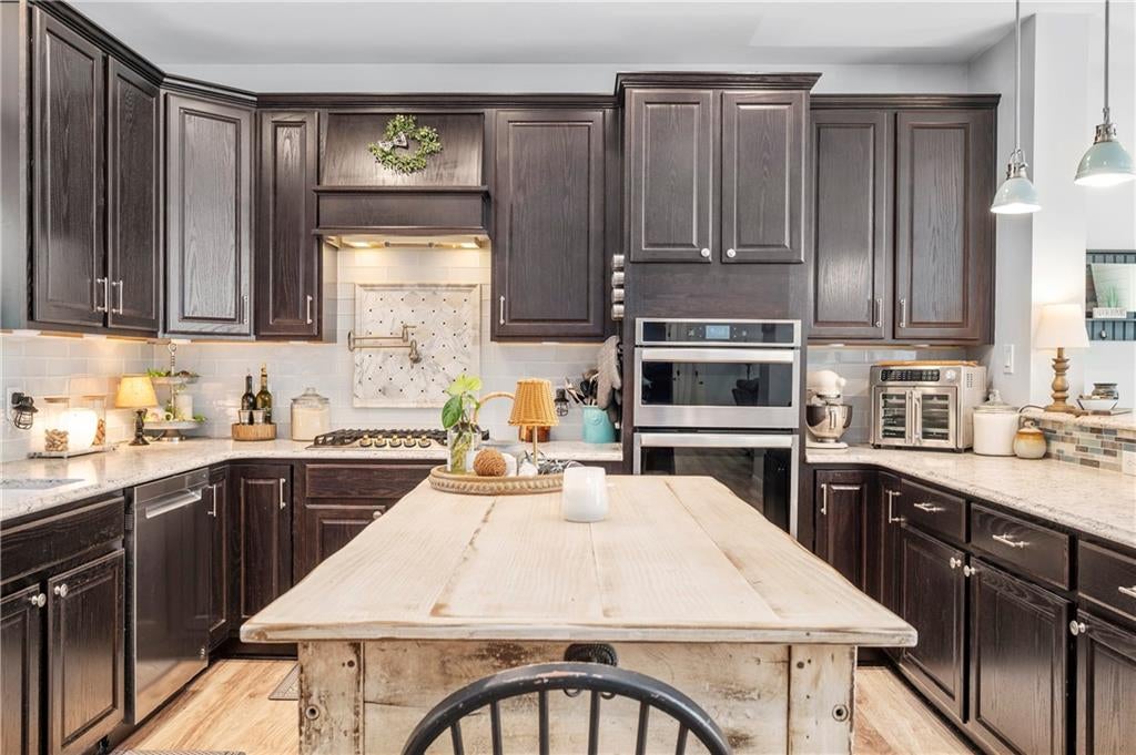 Burrillville, Rhode Island, 02859, United States, 4 Bedrooms Bedrooms, ,3 BathroomsBathrooms,Residential,Active,1945228