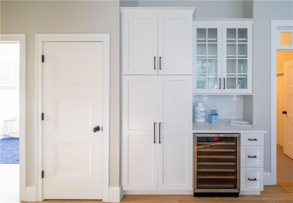 Cranston, Rhode Island, 02920, United States, 4 Bedrooms Bedrooms, ,3 BathroomsBathrooms,Residential,Active,1985589