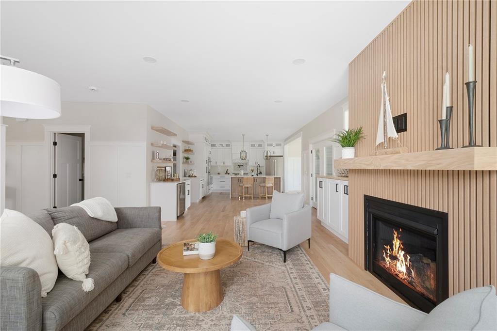 Cranston, Rhode Island, 02921, United States, 4 Bedrooms Bedrooms, ,5 BathroomsBathrooms,Residential,Active,1936118