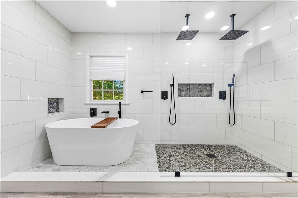 Smithfield, Rhode Island, 02917, United States, 3 Bedrooms Bedrooms, ,2 BathroomsBathrooms,Residential,Active,1954415