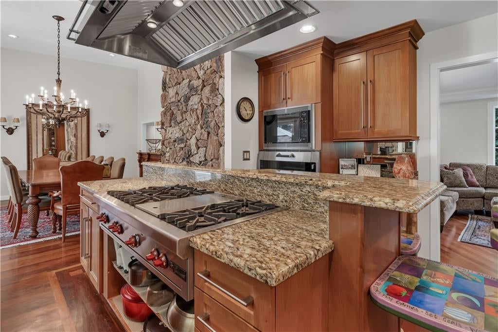 Lincoln, Rhode Island, 02865, United States, 4 Bedrooms Bedrooms, ,3 BathroomsBathrooms,Residential,Active,1964506