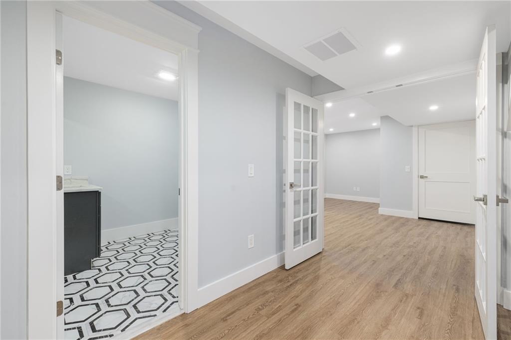 East Greenwich, Rhode Island, 02818, United States, 5 Bedrooms Bedrooms, ,4 BathroomsBathrooms,Residential,Active,1993976