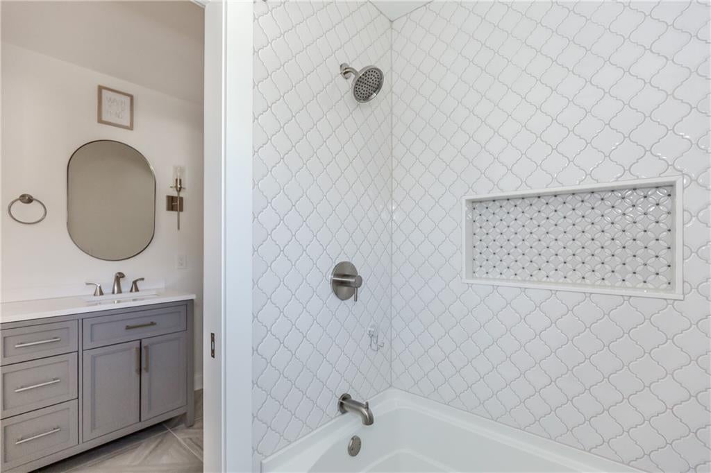 Cranston, Rhode Island, 02921, United States, 3 Bedrooms Bedrooms, ,4 BathroomsBathrooms,Residential,Active,2011445