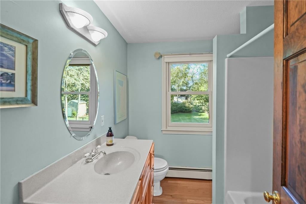 Portsmouth, Rhode Island, 02871, United States, 5 Bedrooms Bedrooms, ,3 BathroomsBathrooms,Residential,Active,1927643