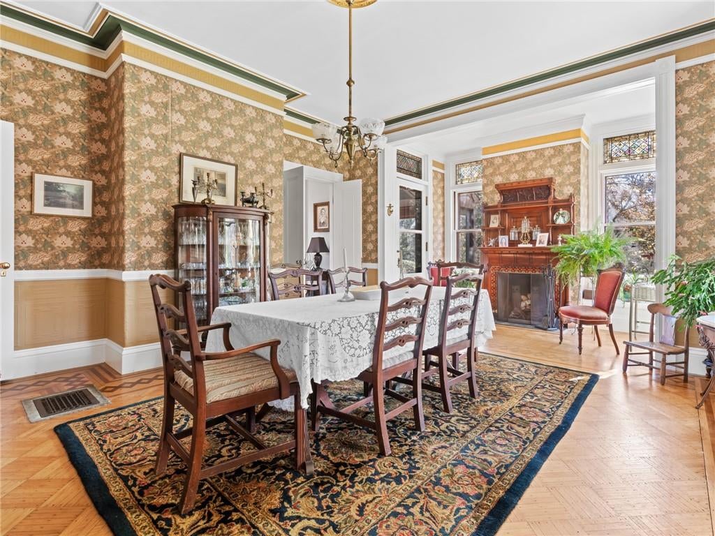 Warwick, Rhode Island, 02818, United States, 5 Bedrooms Bedrooms, ,4 BathroomsBathrooms,Residential,Active,2006818