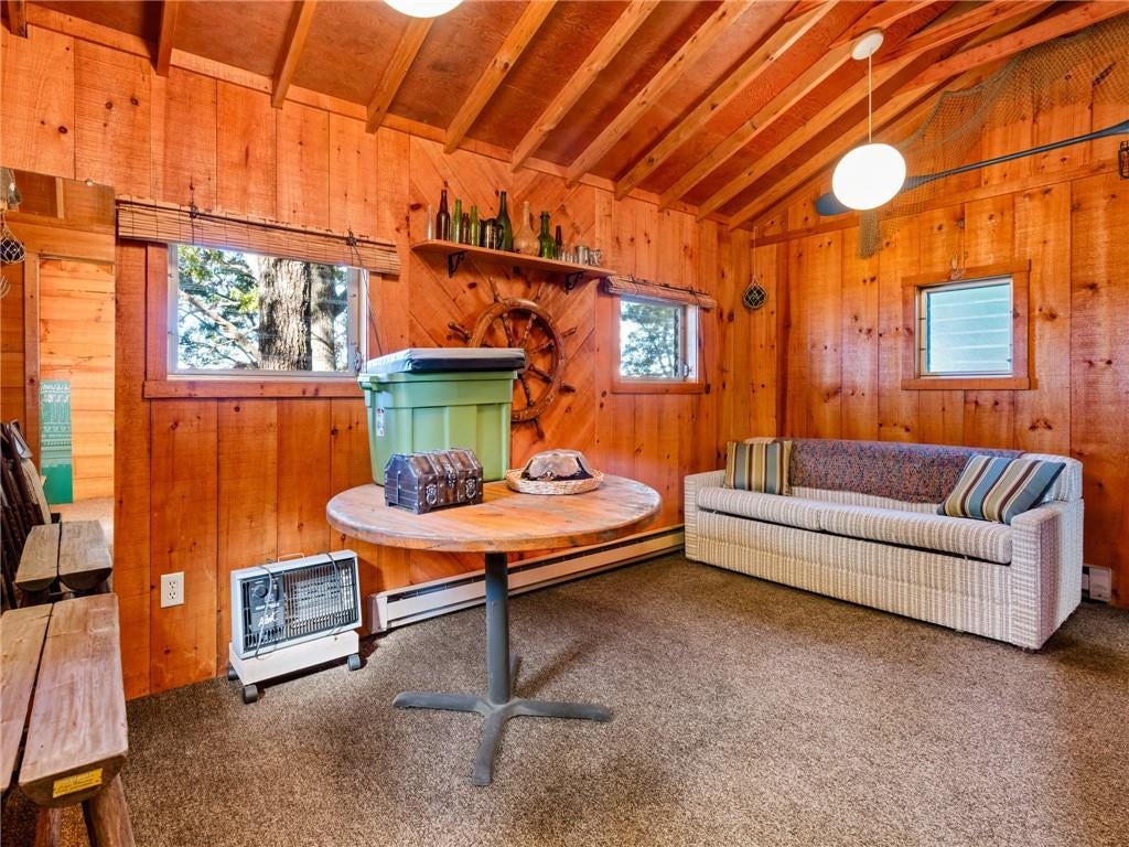 Barrington, Rhode Island, 02806, United States, 1 Bedroom Bedrooms, ,2 BathroomsBathrooms,Residential,Active,1990645