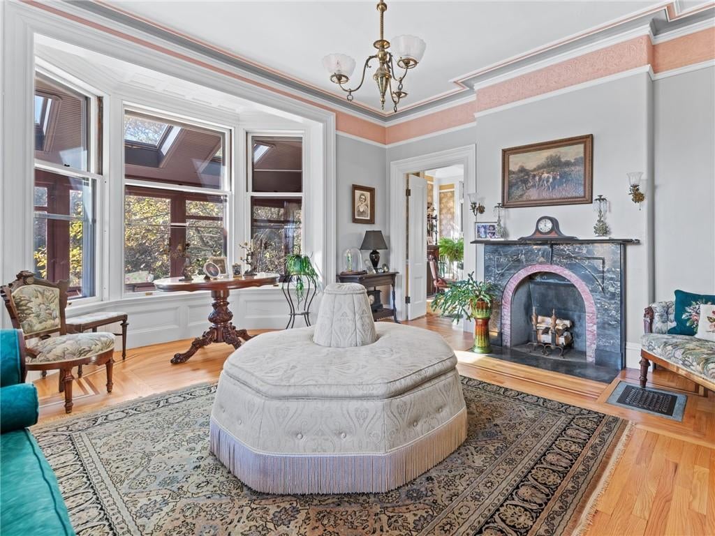 Warwick, Rhode Island, 02818, United States, 5 Bedrooms Bedrooms, ,4 BathroomsBathrooms,Residential,Active,2006818