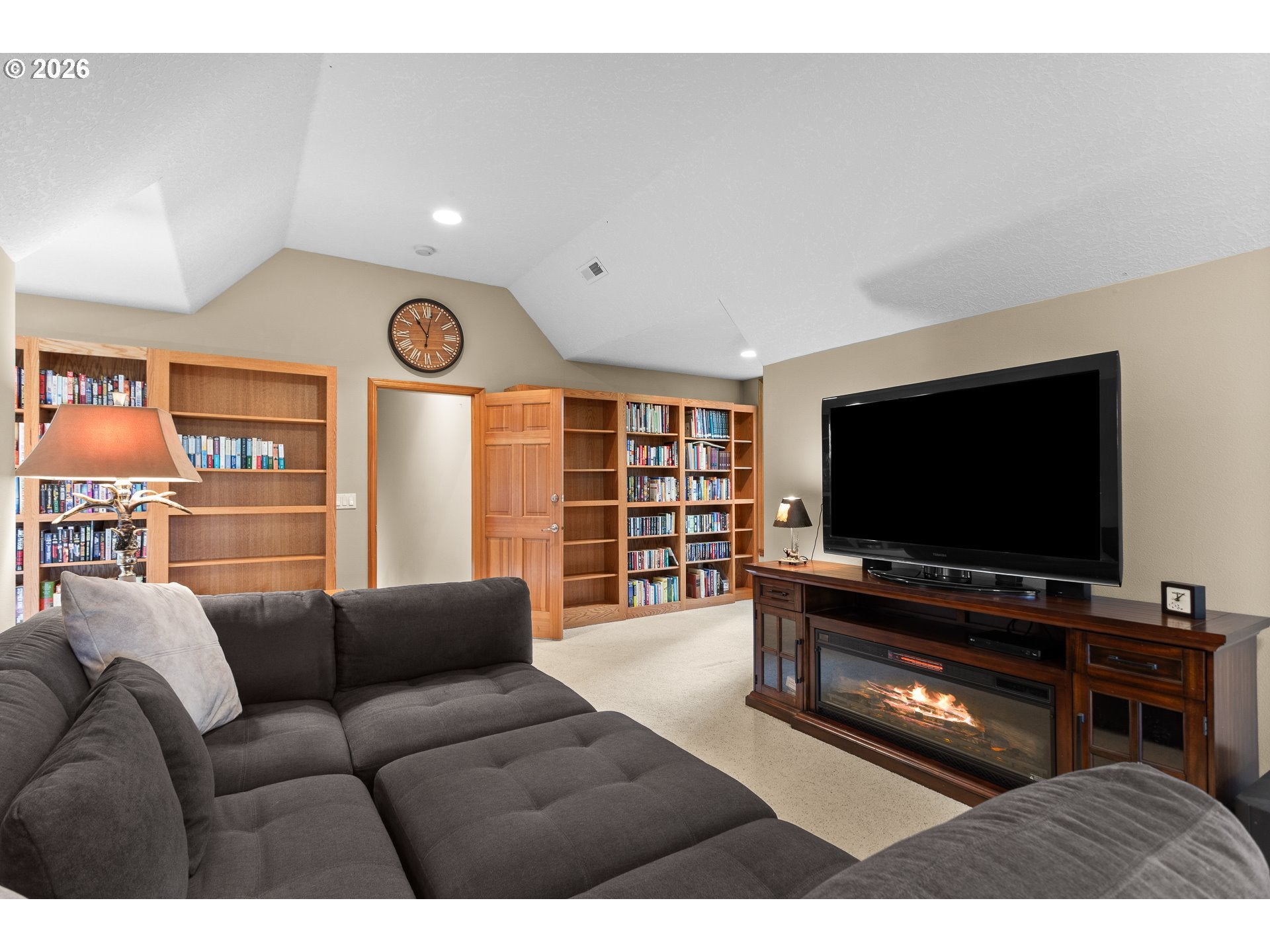 Corbett, Oregon, 97019, United States, 3 Bedrooms Bedrooms, ,3 BathroomsBathrooms,Residential,Active,2043115