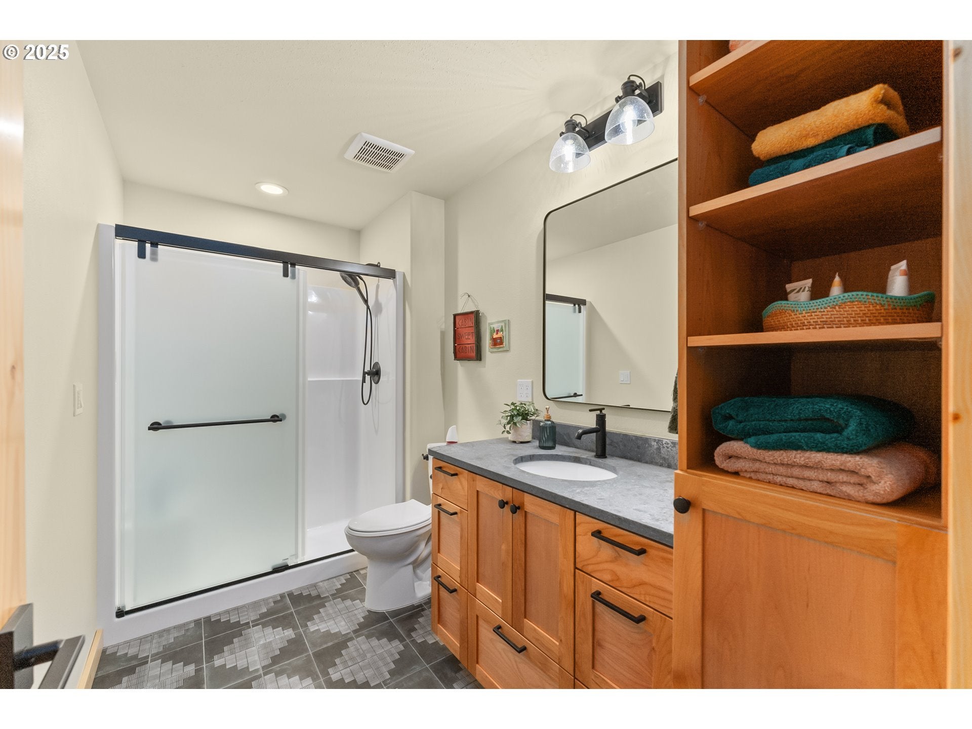 Idleyld Park, Oregon, 97447, United States, 10 Bedrooms Bedrooms, ,7 BathroomsBathrooms,Residential,Active,2017112