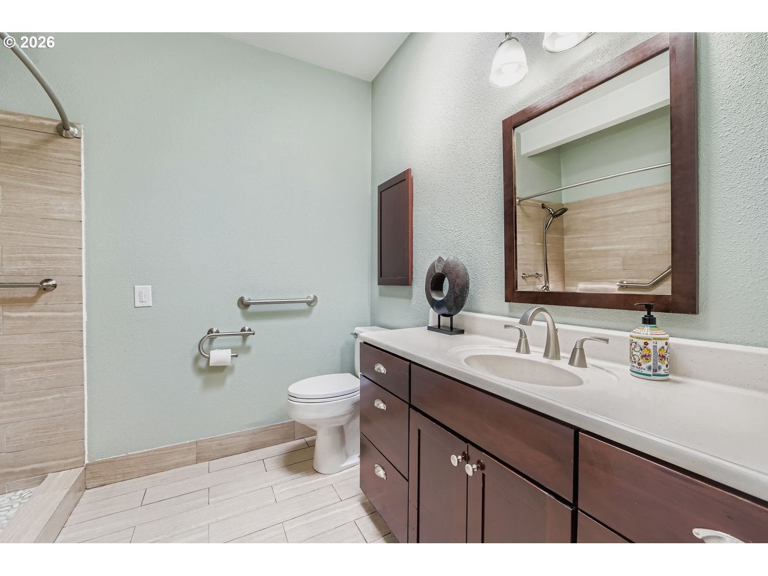 Milwaukie, Oregon, 97267, United States, 5 Bedrooms Bedrooms, ,4 BathroomsBathrooms,Residential,Active,2044550
