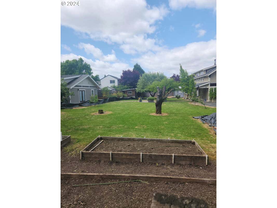 695 SE CENTURY BLVD, HILLSBORO, OR 97123, photo 1