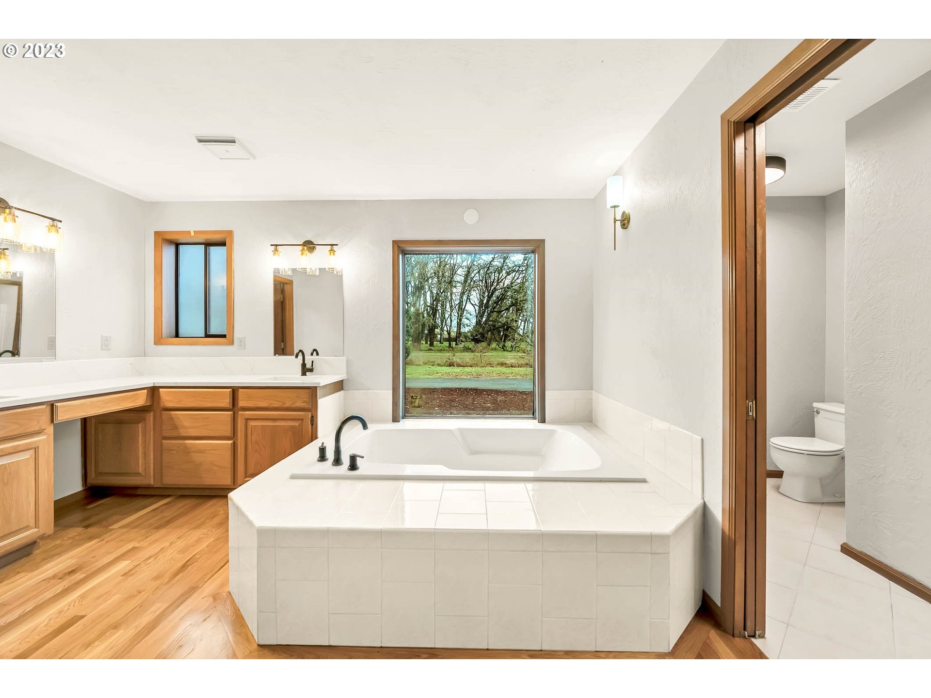Eugene, Oregon, 97402, United States, 3 Bedrooms Bedrooms, ,3 BathroomsBathrooms,Residential,Active,1900212