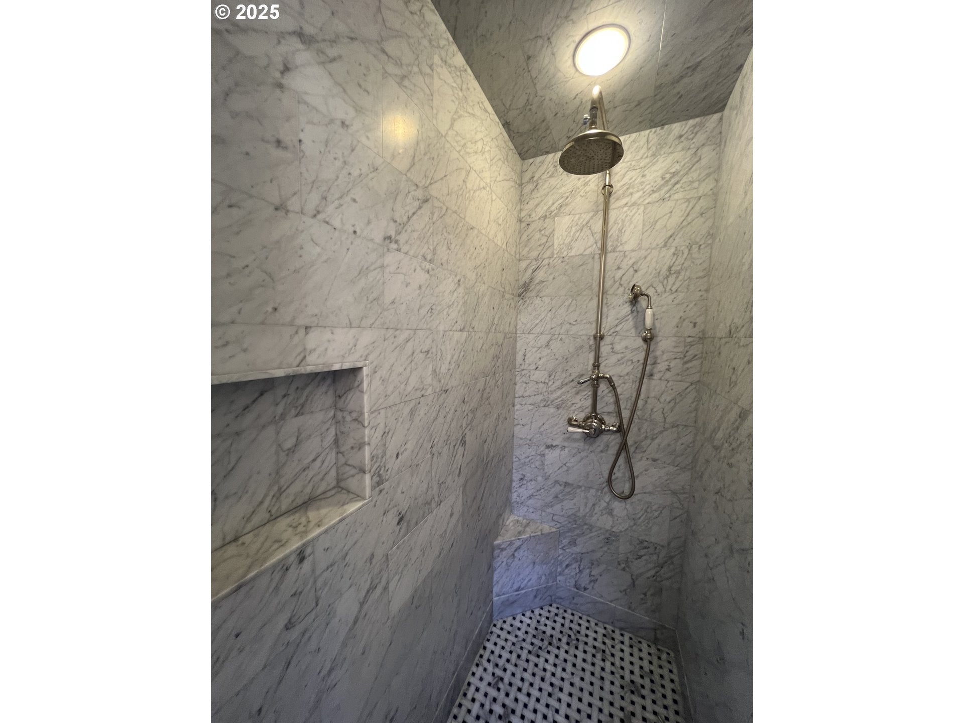 Portland, Oregon, 97239, United States, 4 Bedrooms Bedrooms, ,5 BathroomsBathrooms,Residential,Active,1772733